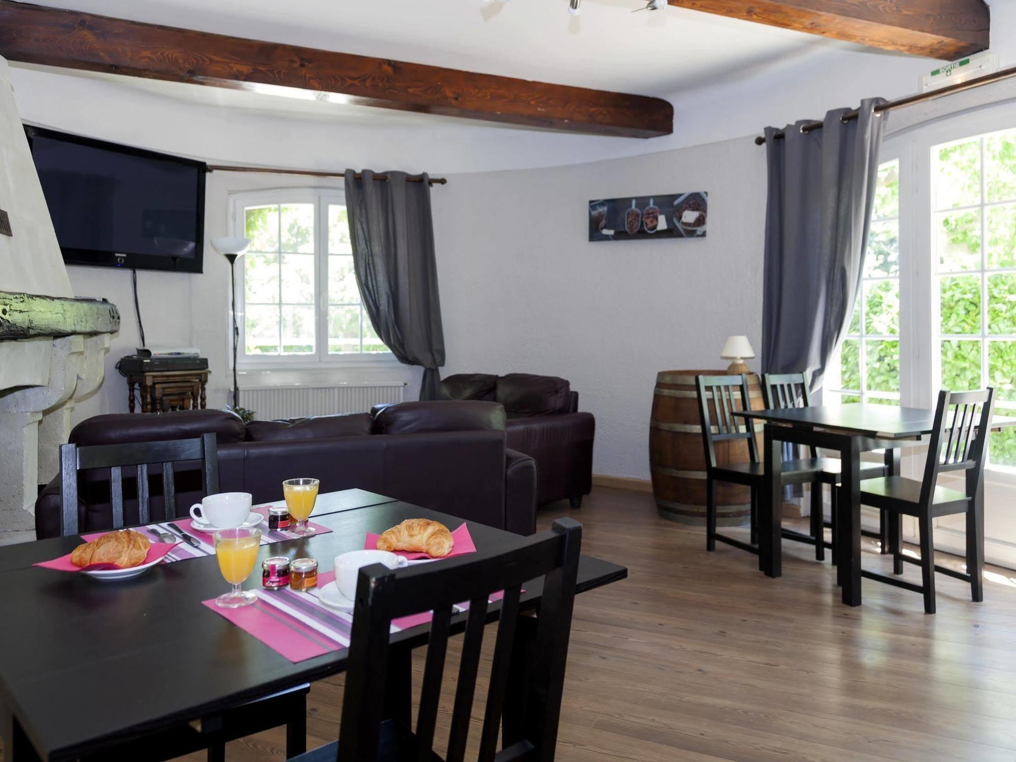 Logis Castel Mouisson 3*